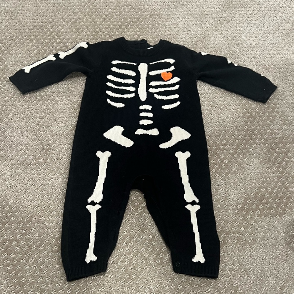 Baby gap size 6 to 12 months skeleton one piece outfit